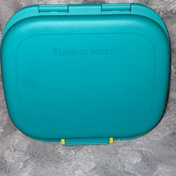 Tupperware Aqua Lunch Container - Picture 2 of 7